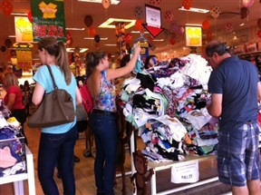 Último dia da Maringá Liquida movimenta o comércio de rua e os shoppings da cidade